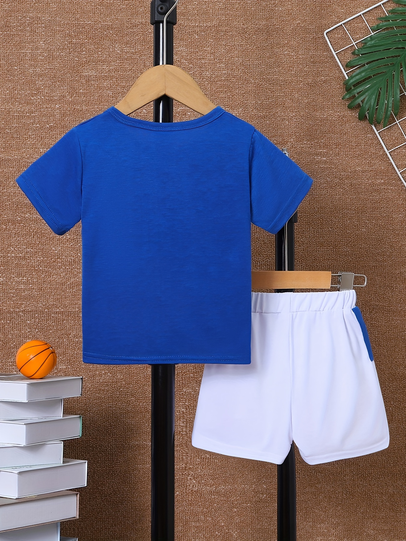 Conjunto informal con gráfico de fútbol para niños, camiseta y pantalones  cortos con cuello redondo para ropa de verano