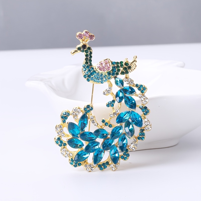 Brooches Luxury Female Crystal Feather Brooch Dainty Silver Color Jewelry  For Women Cute Zircon Stone Pin Dress Coat Accessory From  Diydecorationstore, $6.94