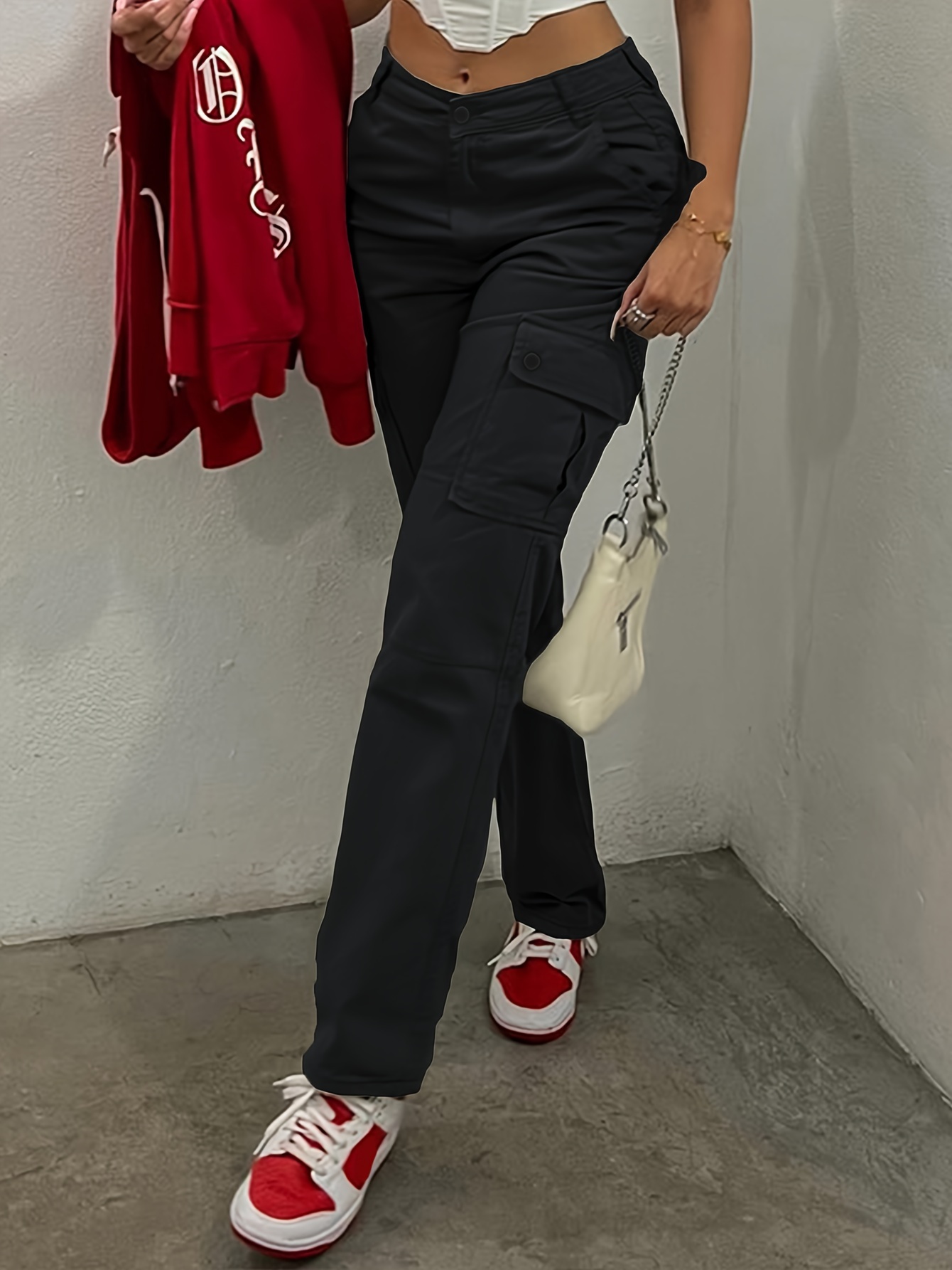Black Cargo Pants with Red Shirt Outfits (4 ideas & outfits)