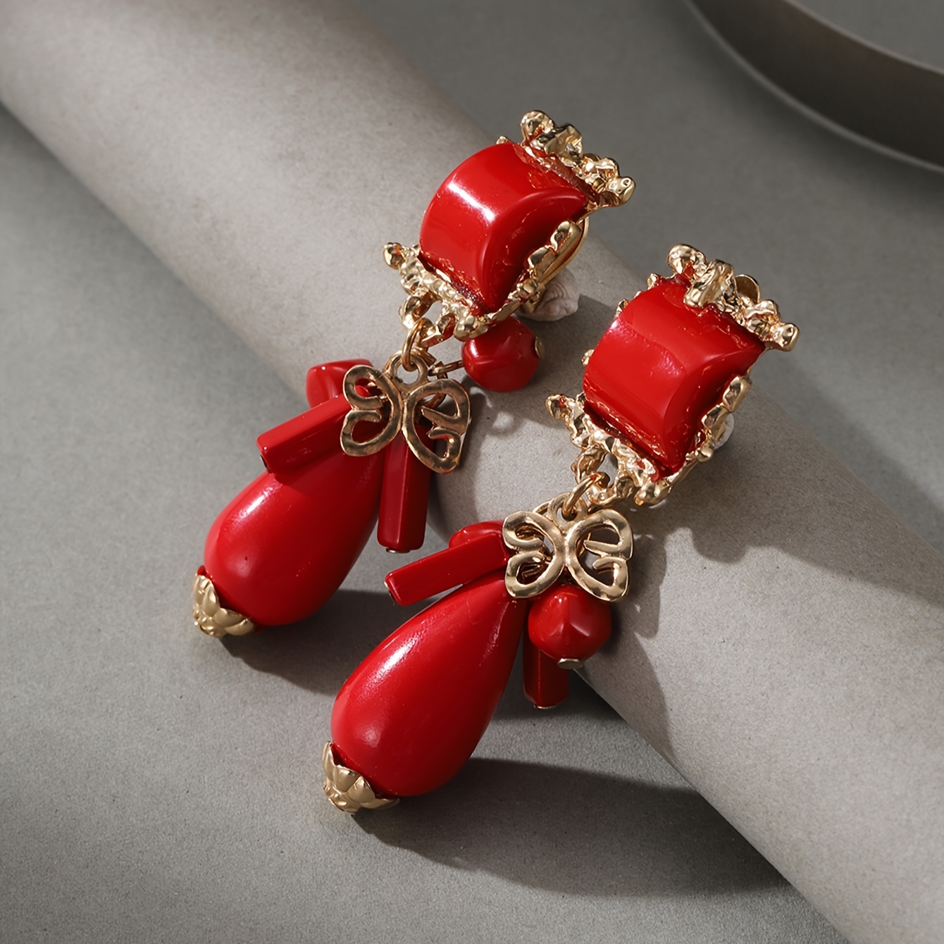 E-shop Ein Paar elegante Vintage-Ohrclips aus Harz im Stil für Damen, geeignet für Feste, Geburtstage, Dates, Bälle, , Hochzeiten, Partys, Urlaub,