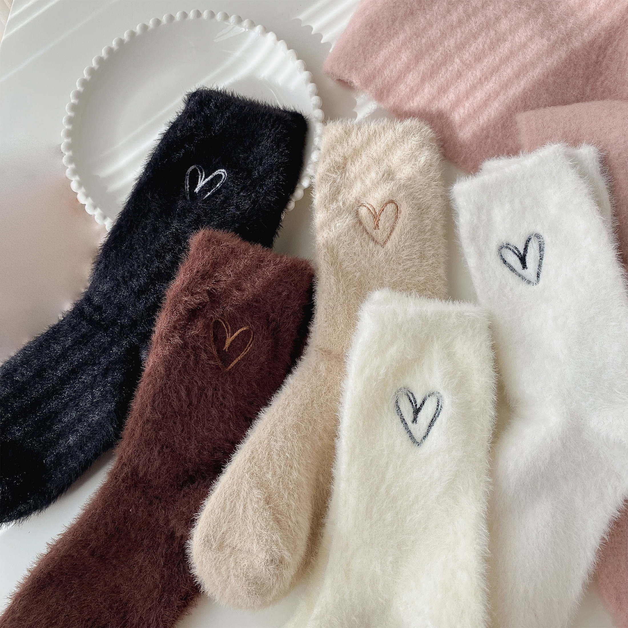

2/5 Pairs Heart Embroidery Socks, Comfy & Warm Fuzzy Socks, Women's Stockings & Hosiery