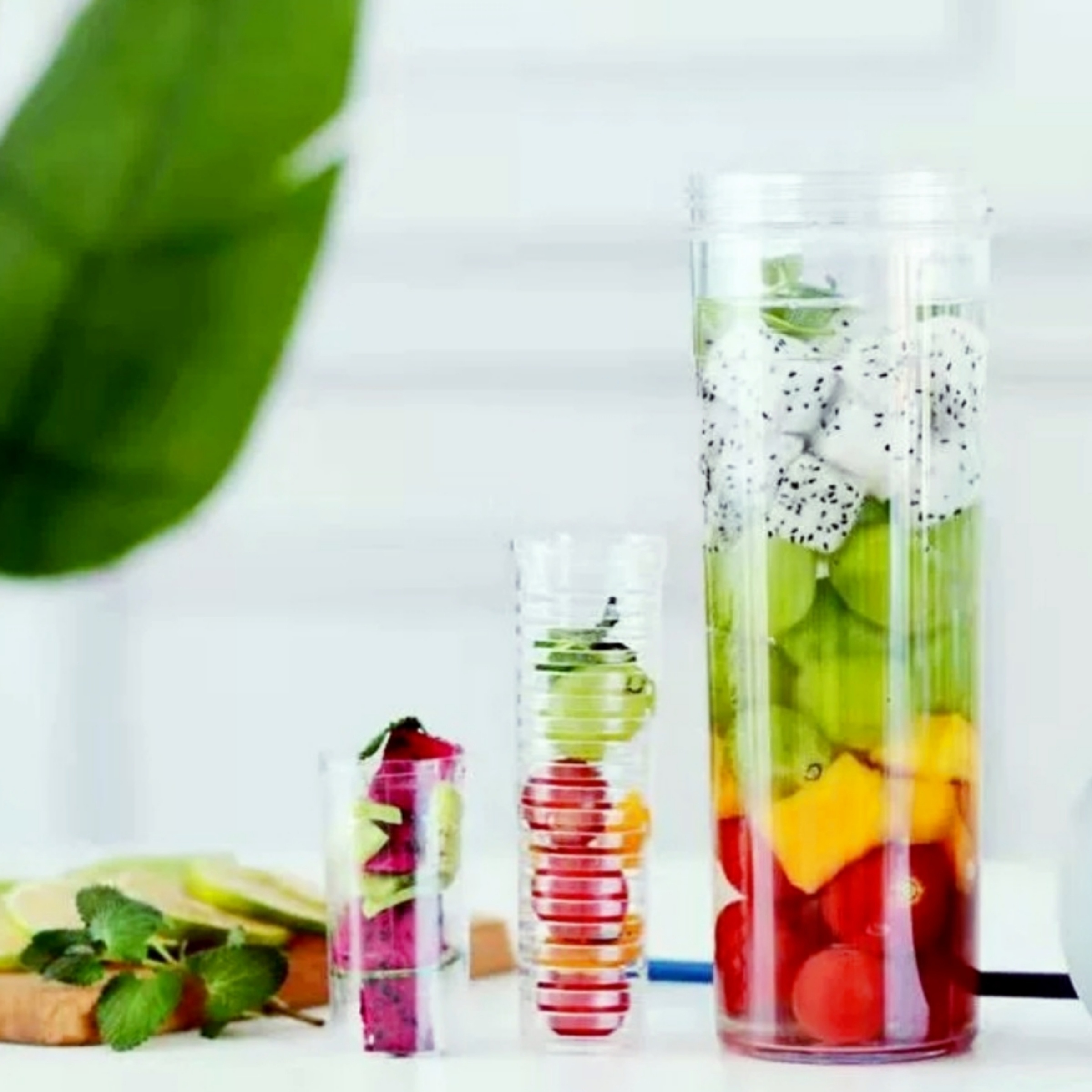 700ml Clear Plastic Juice Bottles with Tea Infuser and Straw