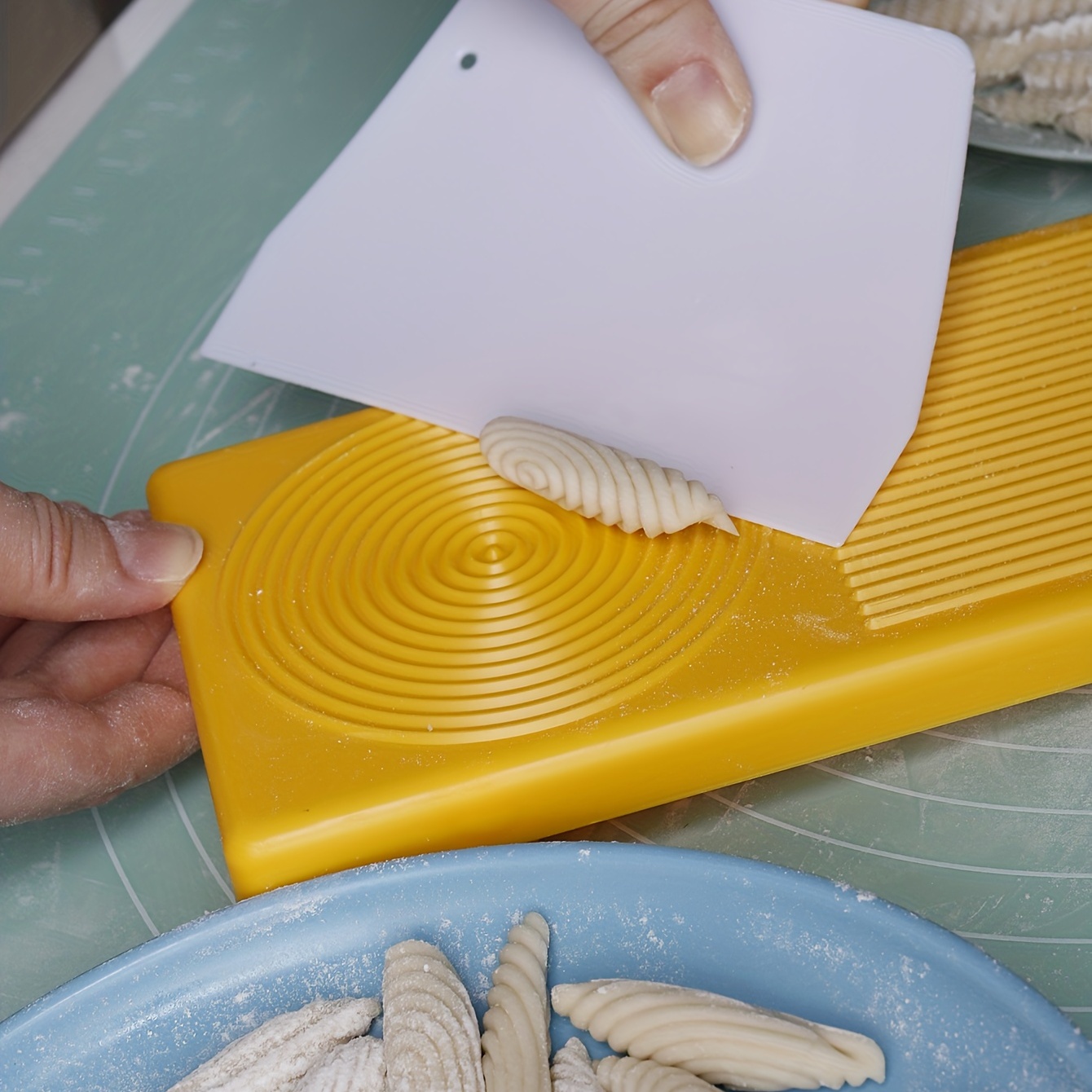 Garganelli Board And Gnocchi Stripper, Spaghetti Macaroni Pasta Board,  Bamboo Rolling Cavatelli Pasta Maker, Gnocchi Roller, Baking Tools, Kitchen  Gadgets, Kitchen Accessories - Temu Sweden