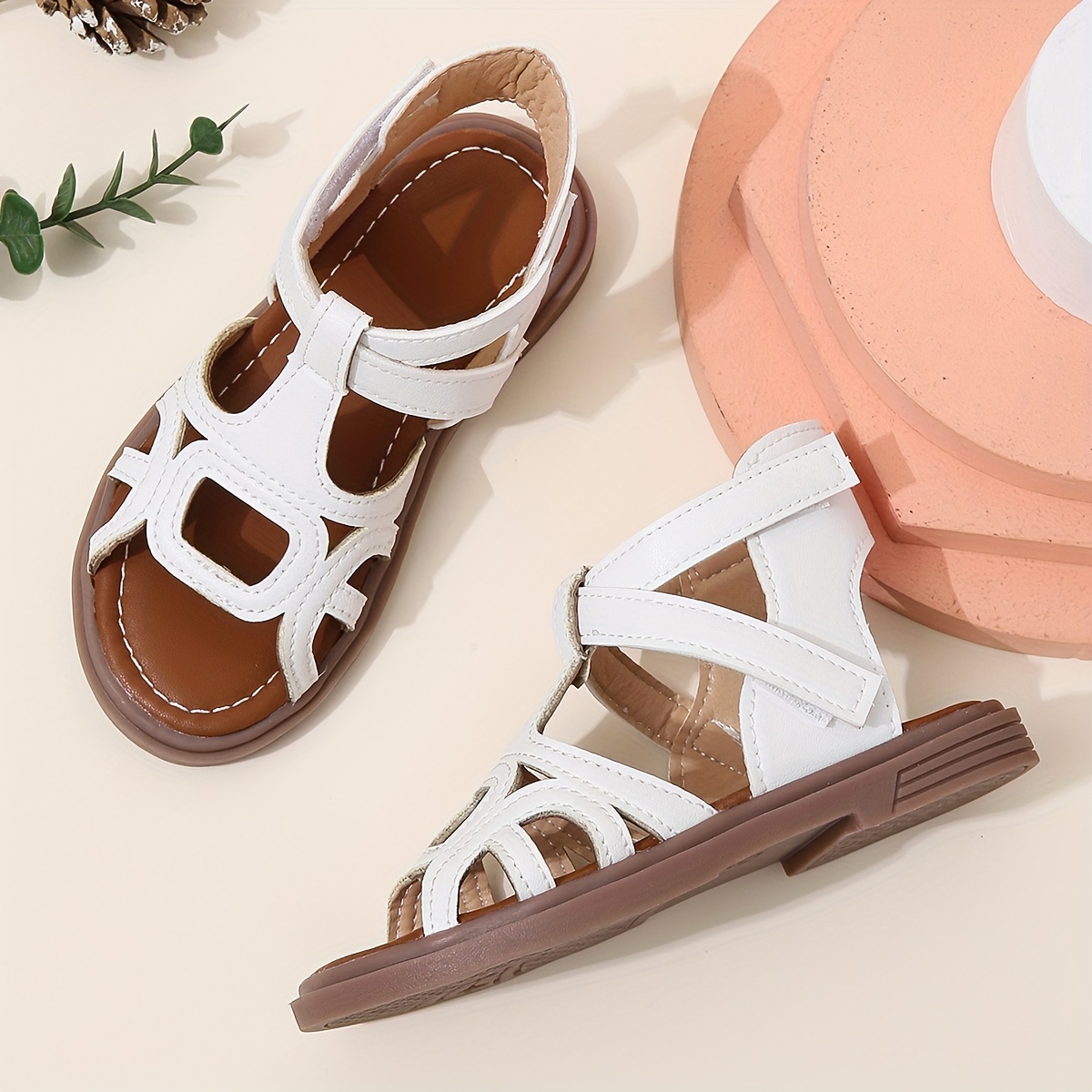 Pair of Fashionable and Cute Girls' Sandals with PU Soft Bottom, Princess Shoes for Summer, Open-toe Beach Shoes Suitable for Various Outdoor Activities