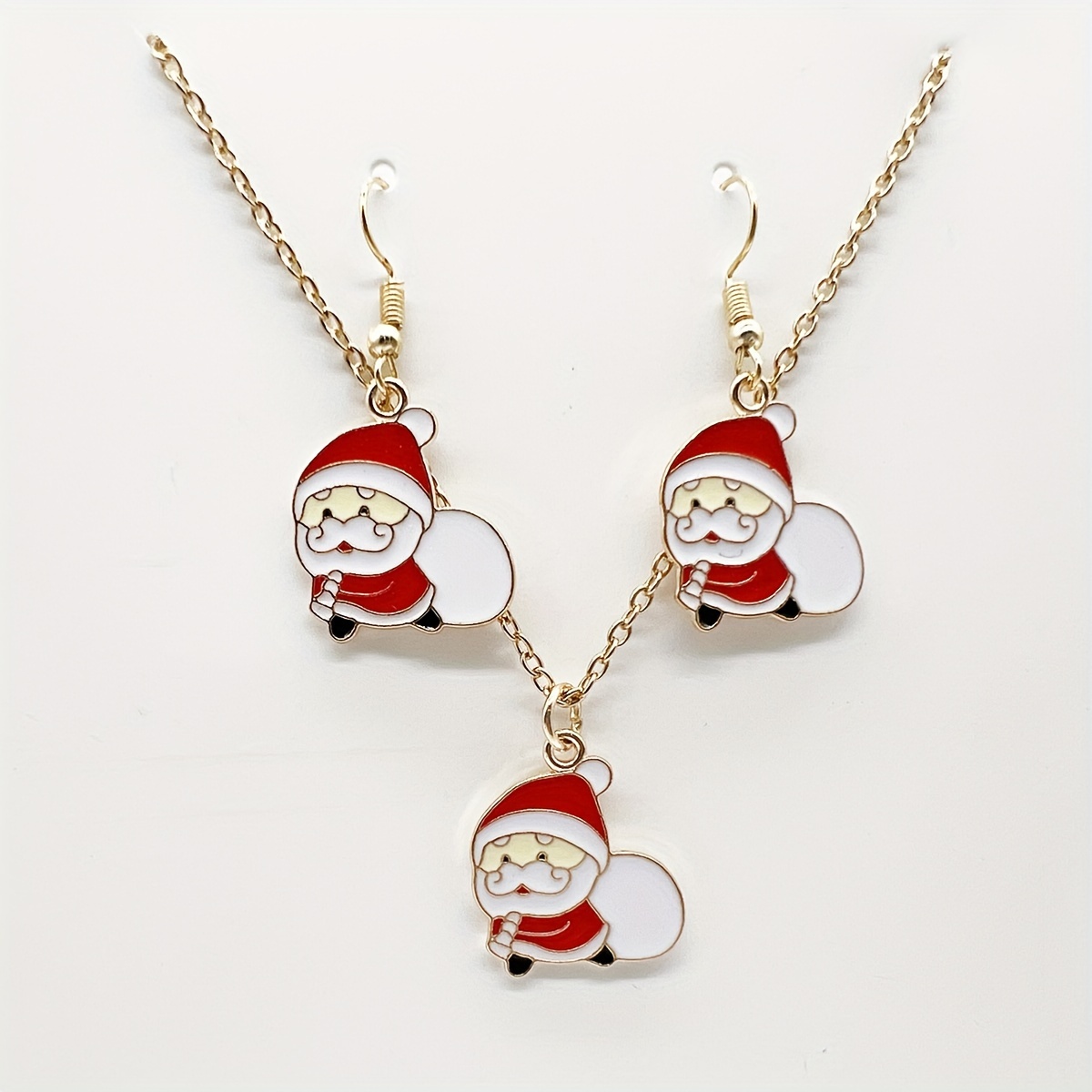 3個のかわいいクリスマスのイヤリングとネックレスセット カラフルな