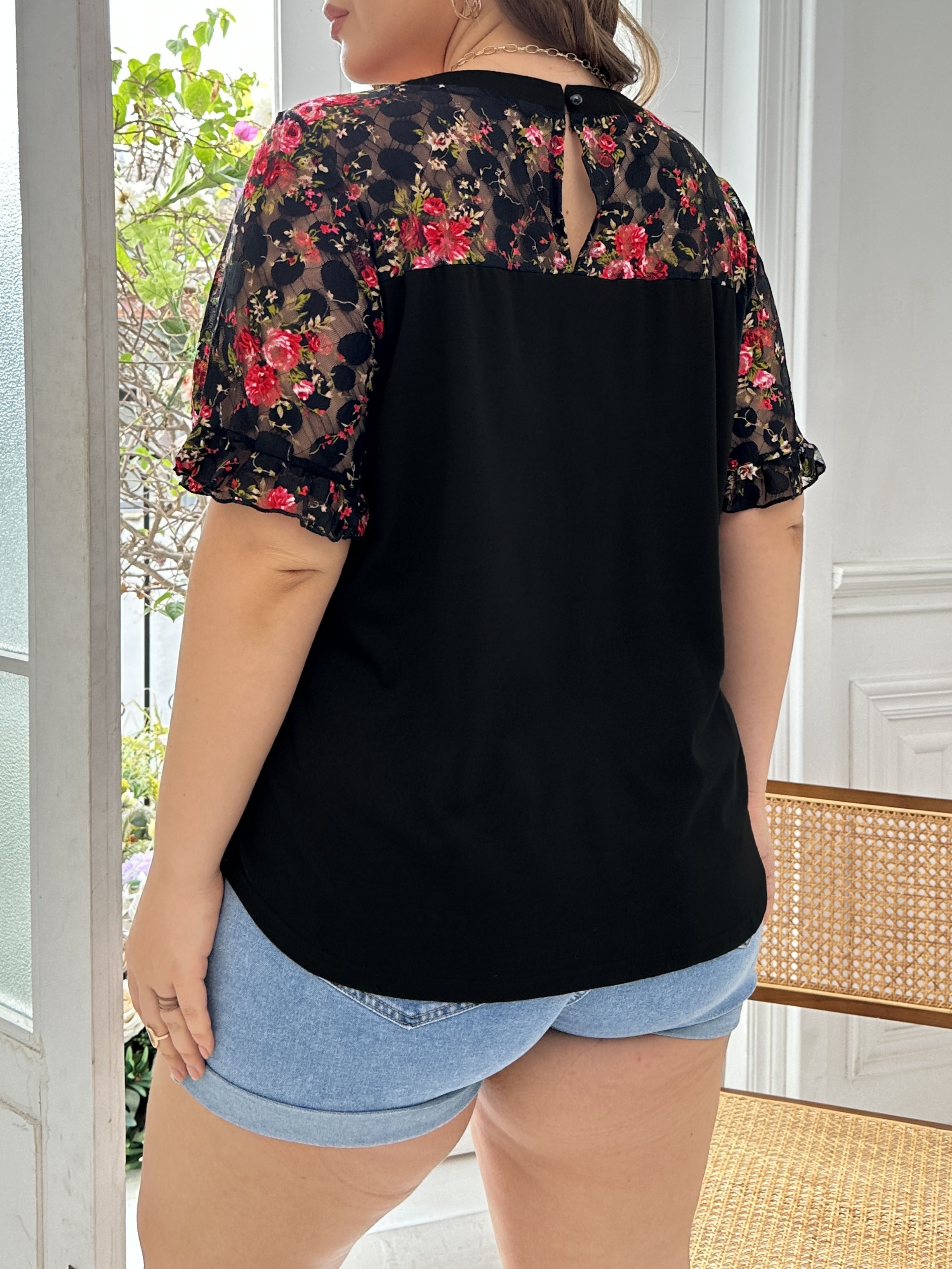 Womens Plus Size Tops - 1x. Black with Beige floral Design. Short Sleeve 