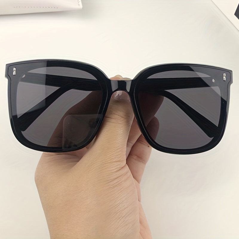 Square Rivet Decor Sunglasses Anti Glare UV400