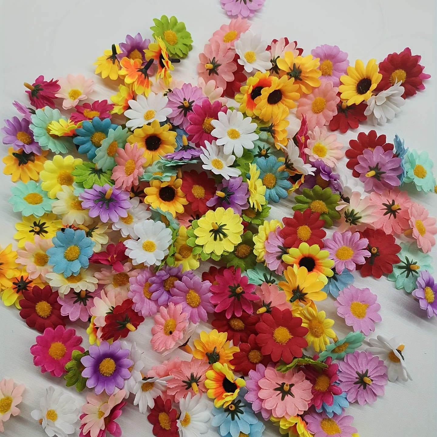 IMIKEYA 50pcs Fabric Daisy Flower Heads: Small Artificial Flowers Heads DIY  Craft Flowers Mini Silk Flowers Head Fake Flower Heads for Wedding Garland