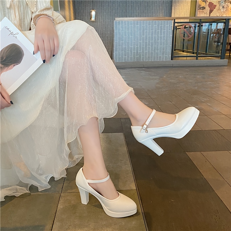 Round toe deals pumps 2018