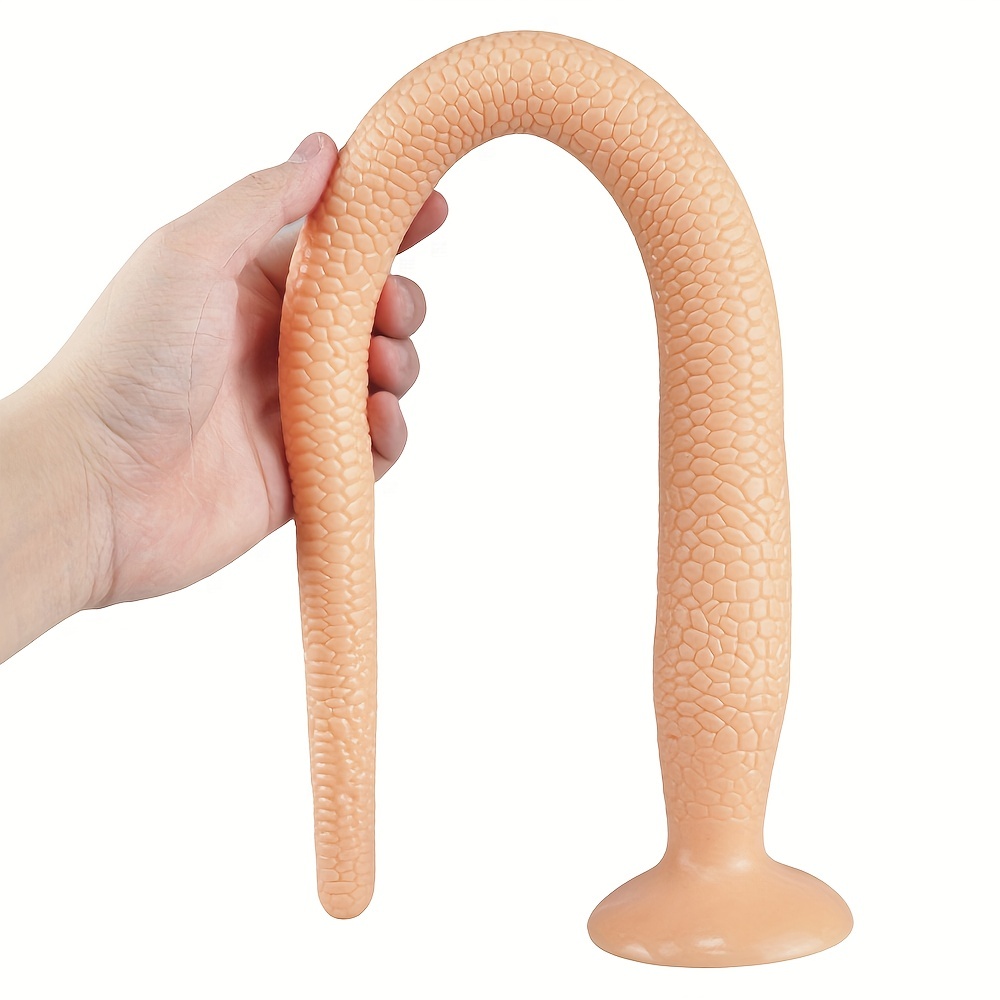 Látigo para bondage y cuerda para atar sobre un fondo oscuro accesorios  para juegos sexuales
