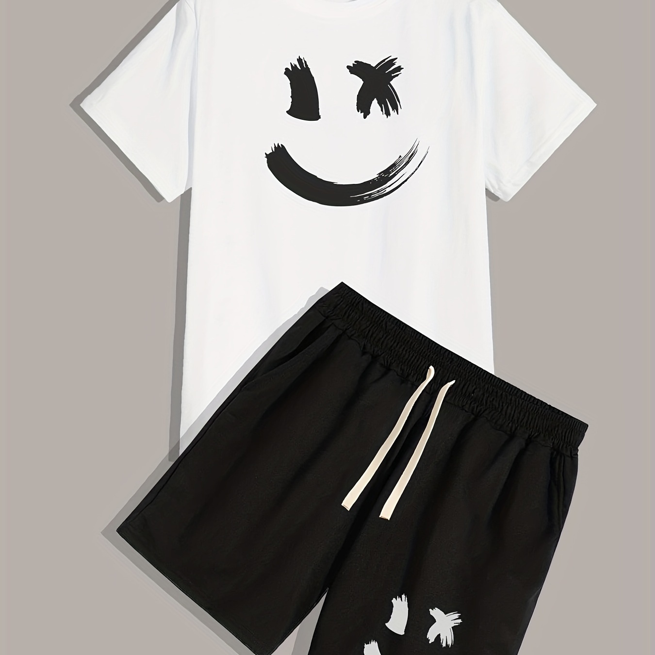 

Smiling Expression Print Men's 2pcs, Casual T-shirt And Loose Drawstring Shorts For Summer