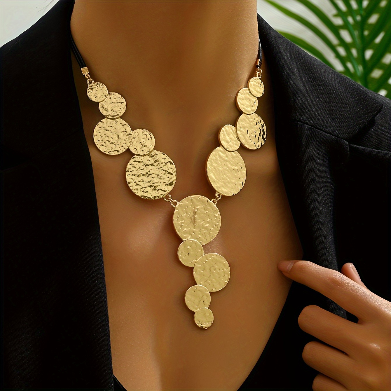 

Creative Metallic Round Piece Decor Necklace, Retro, Vacation-ready, Elegant Statement Jewelry For Women