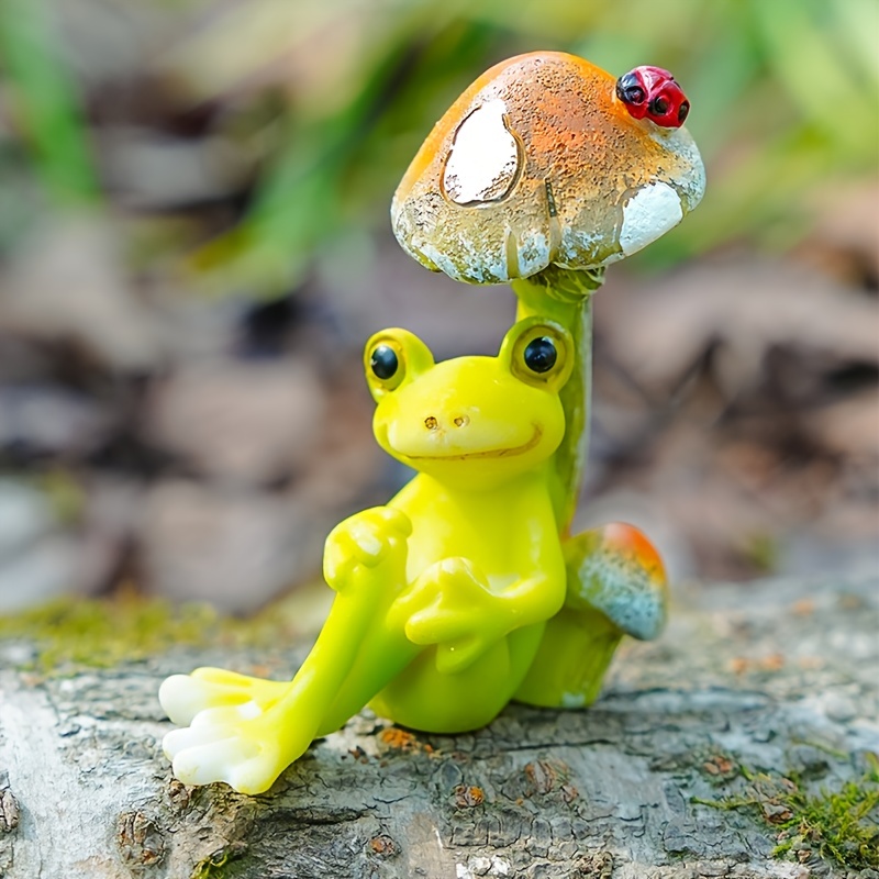 Two Frogs with Toadstool Garden Sculpture