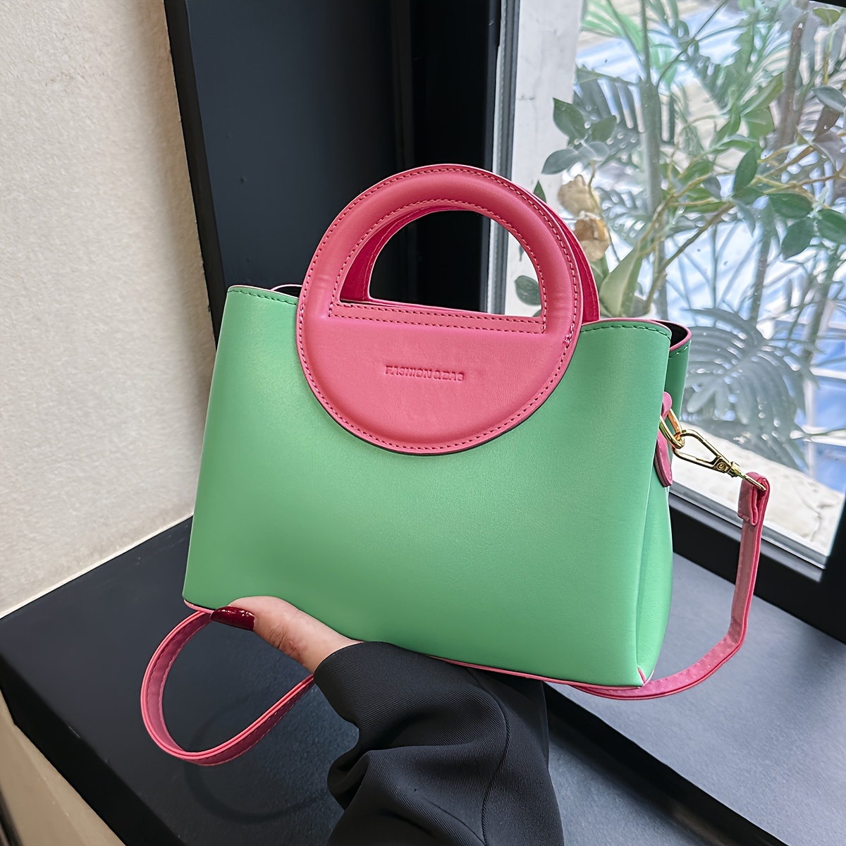 Casual handbag for online everyday use