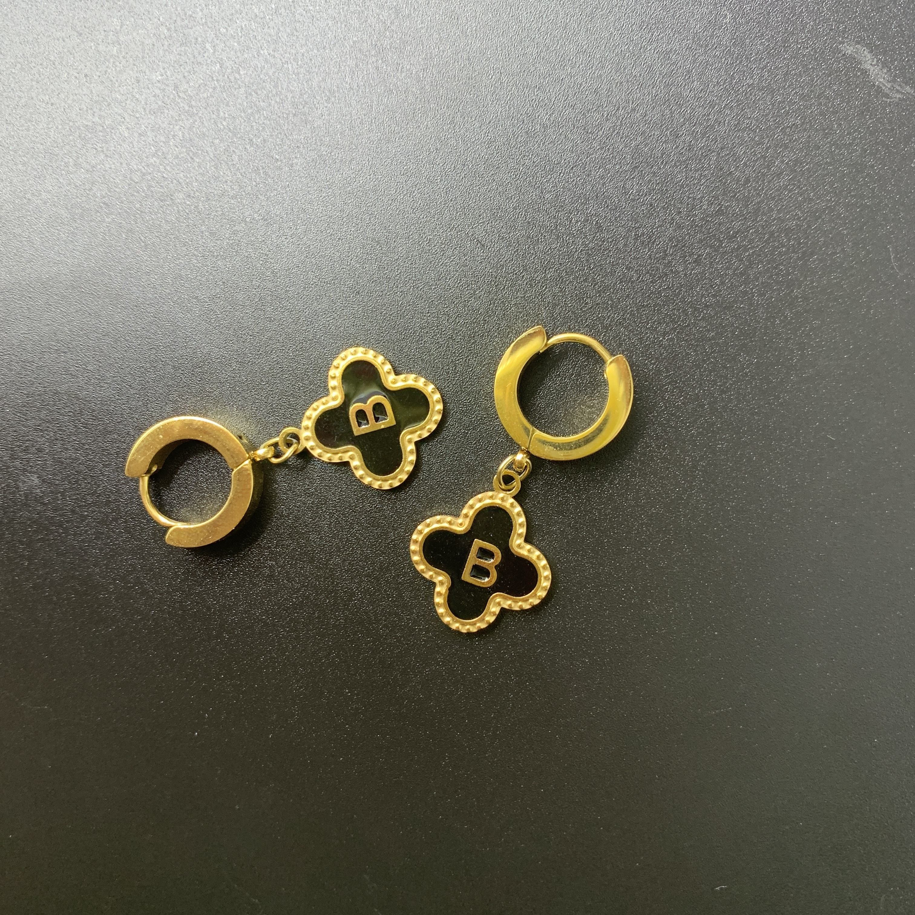 Lucky Four Leaf Grass Letter Earrings, Letter N Golden Stainless Steel  Versatile Simple Earrings For Women - Temu United Arab Emirates