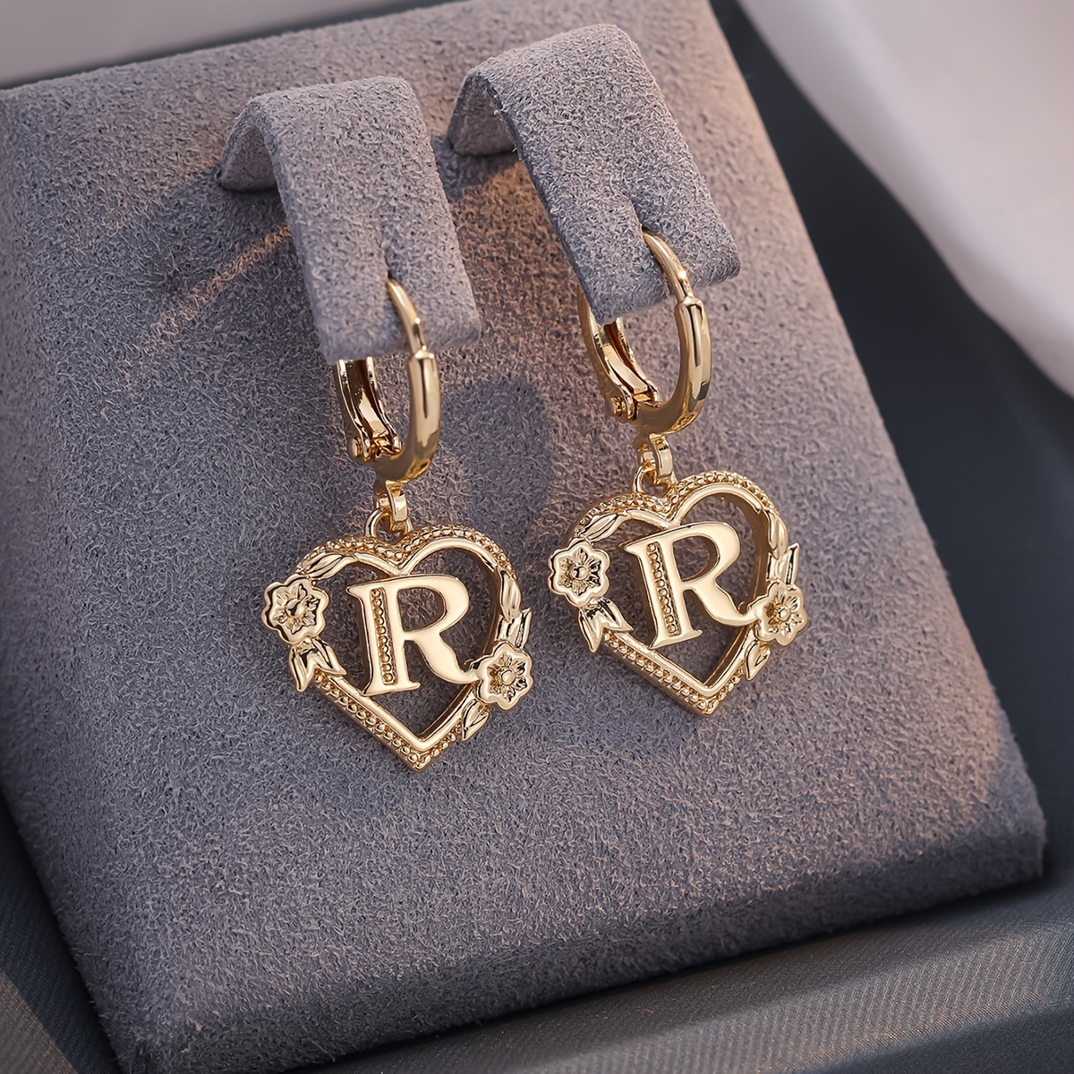 TEMU 2pcs Golden Letter Heart Flower Clip-on Earrings For Women, Exquisite Fashion Jewelry Suitable For Banquets And Parties