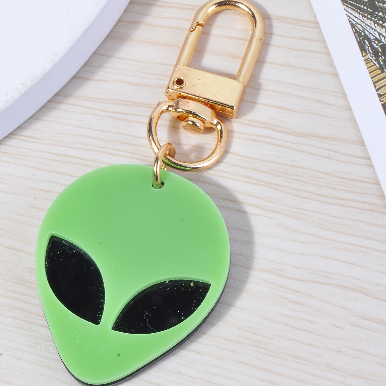 1pc Women's Cartoon Shaped Alloy Keychain, Suitable For Daily Use
