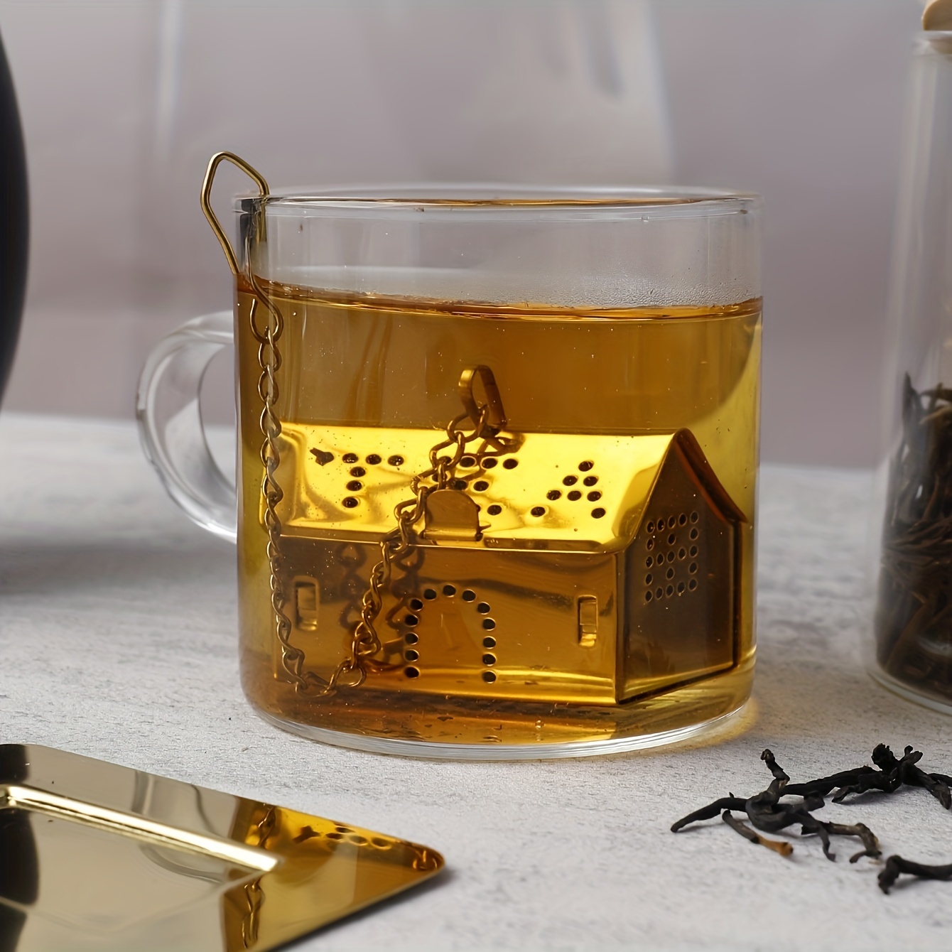 Boule à thé dorée