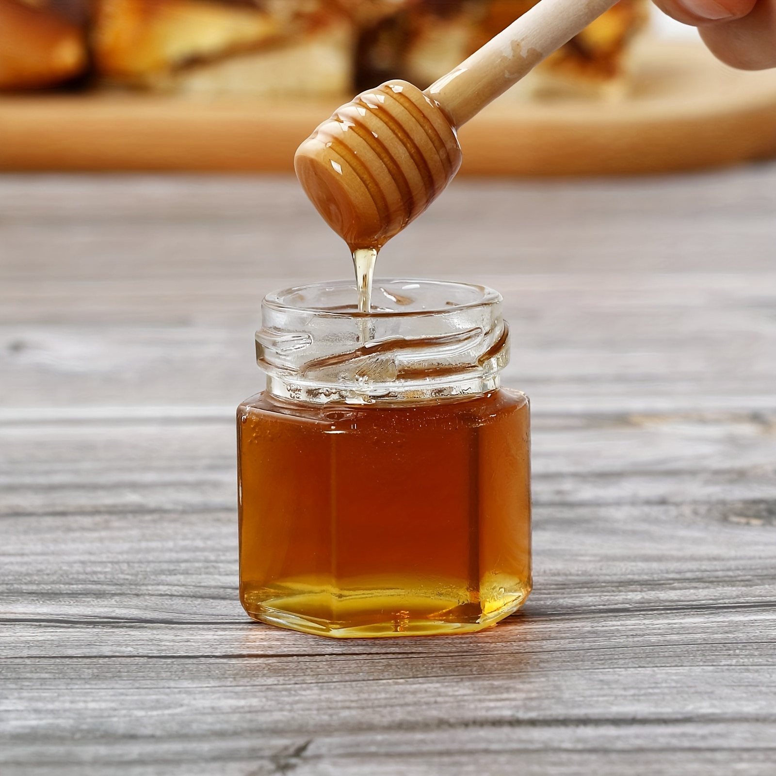 Mini tarros de miel, con cuchara de madera, tarros hexagonales de vidrio de  1.5 onzas con tapas doradas, colgantes de abeja dorada, yute decorativo