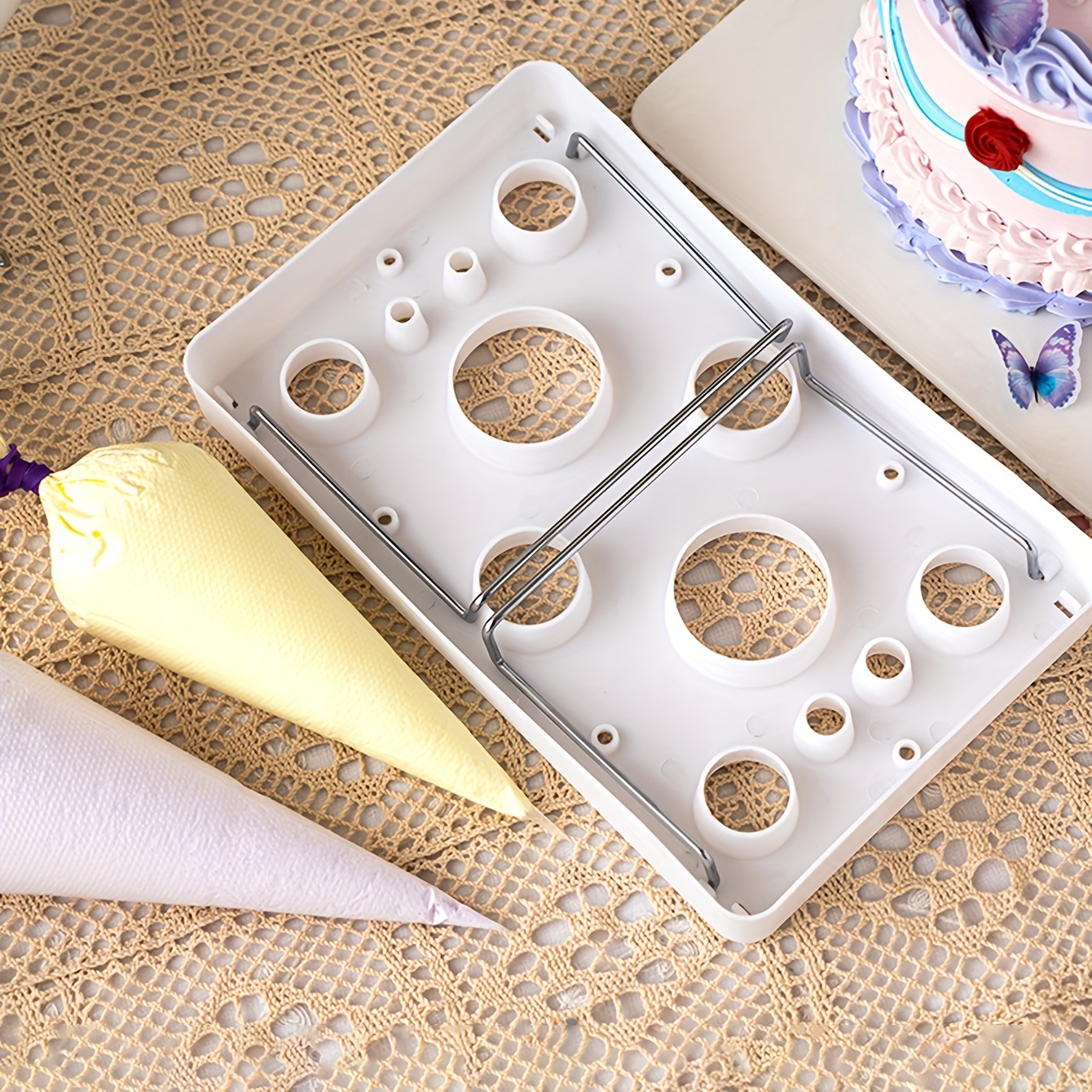 D-GROEE Piping Bag Rack with 9 Holes Flower Mouth Implantation Frame DIY  Baking Tool Display Tray Plastic Piping Icing Tip Holder Cake Decorating  Tool