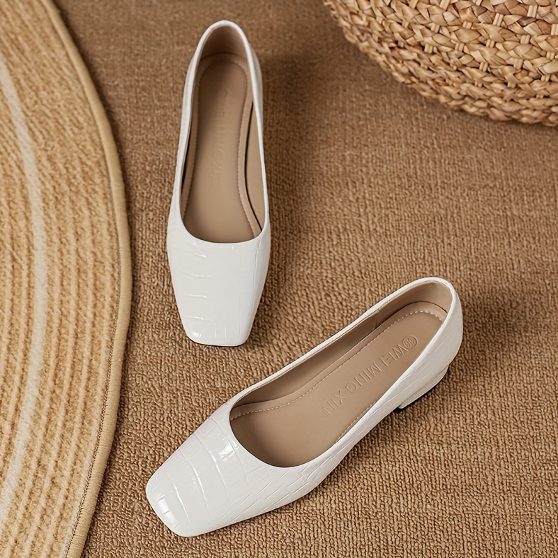 Women's minimalist shoes store for the office