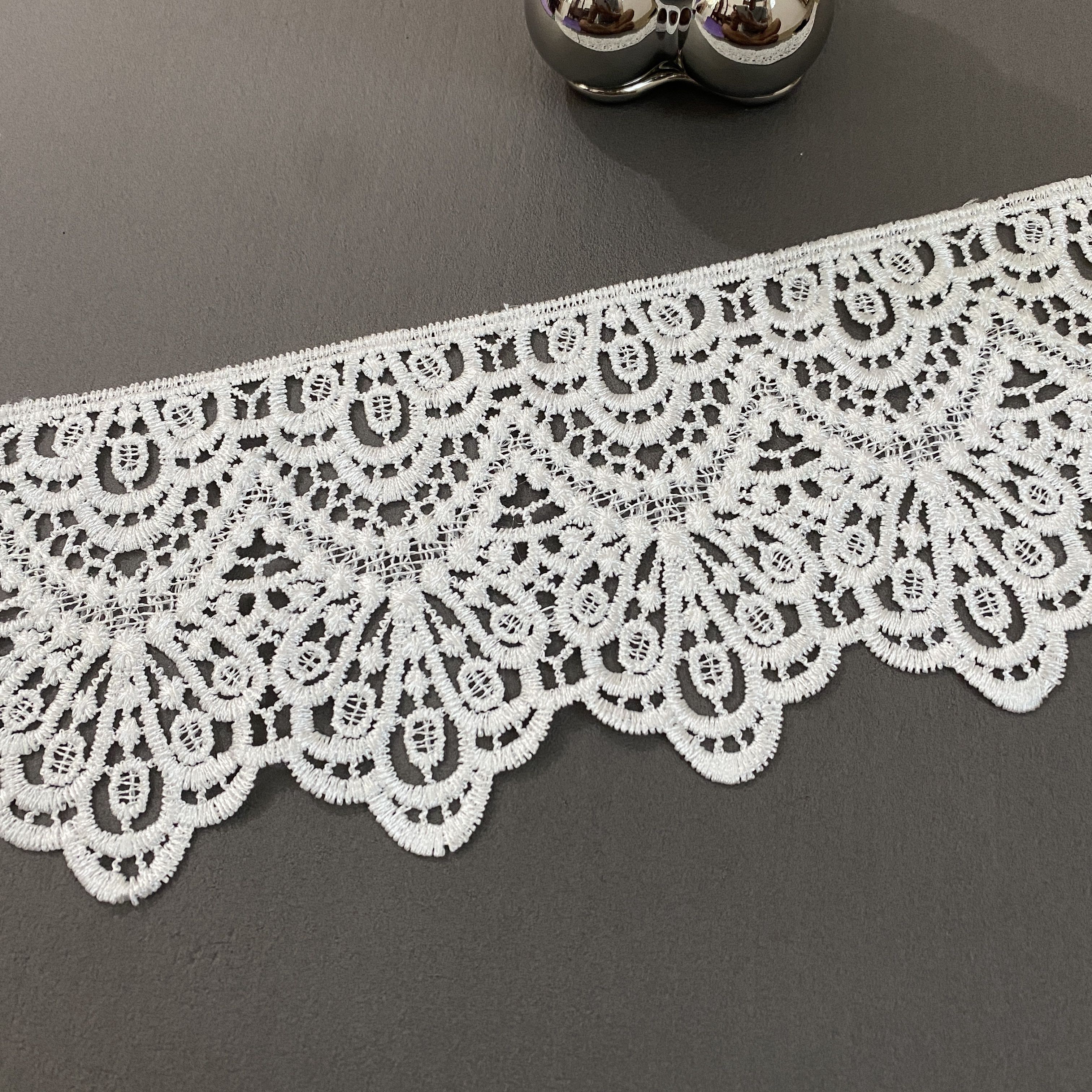 Simplicity Trim, White 1 1/4 inch Embroidered Lace Mesh with Scallop Edge  Trim Great for Apparel, Home Decorating, and Crafts, 1 Yard, 1 Each 