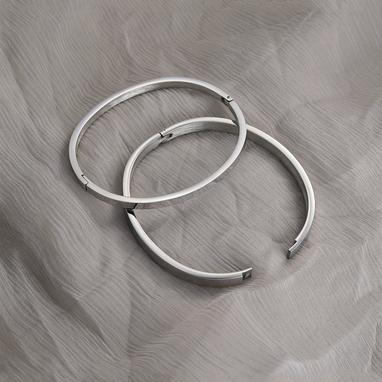 2pcs Stainless Steel Egg Shape O-Ring Buckle Bangles