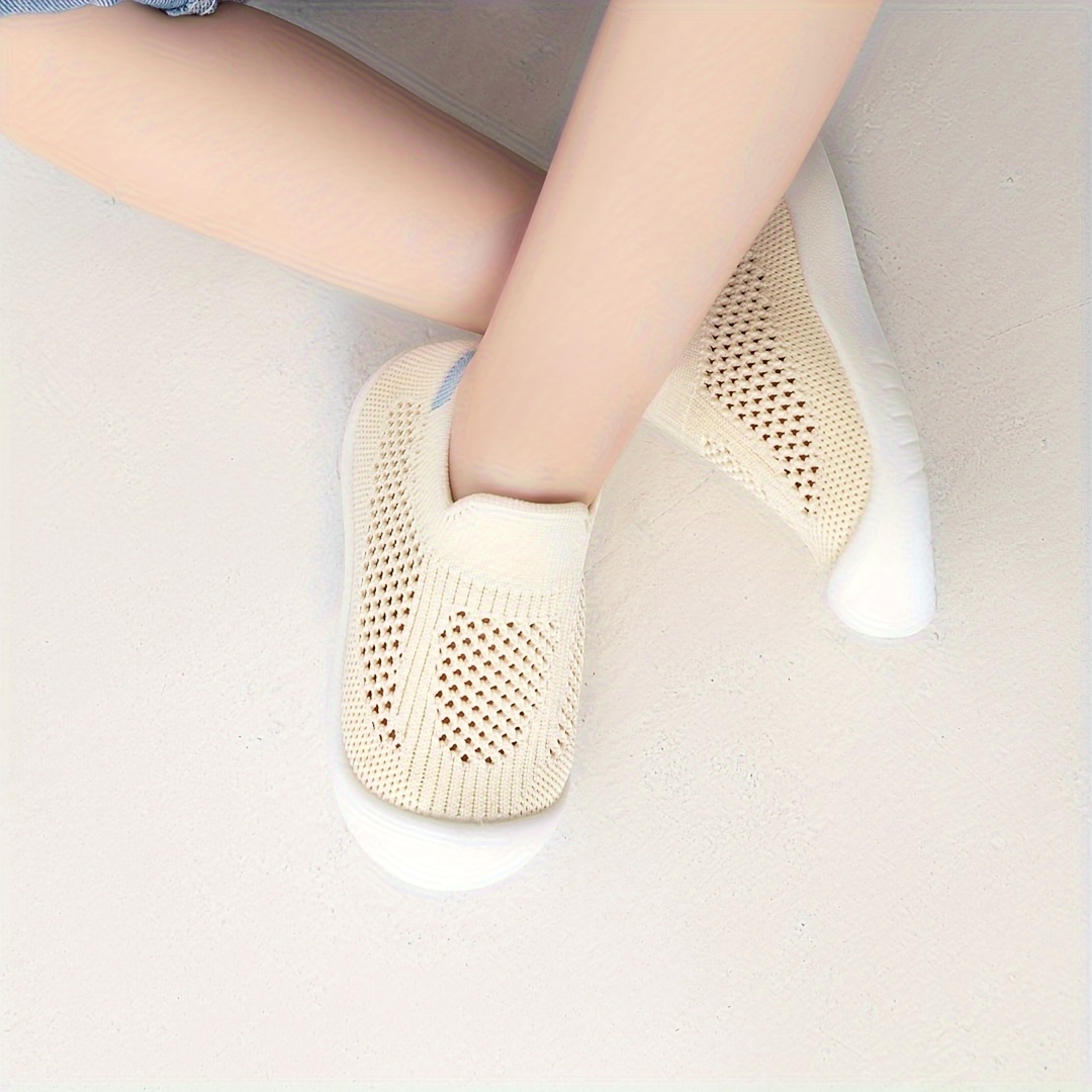 A Pair of Fashionable Breathable Mesh Solid Color Baby Walking Shoes, New Summer 2025 Style with Soft Anti-Slip Sole, 0-24 Months Slip On Toddler Training Shoes in Multiple Colors, Slipon Convenience, Breathable Mesh Design, Soft Fabric Lining, Durable Rubber Sole, Parents Shopping, New Walkers