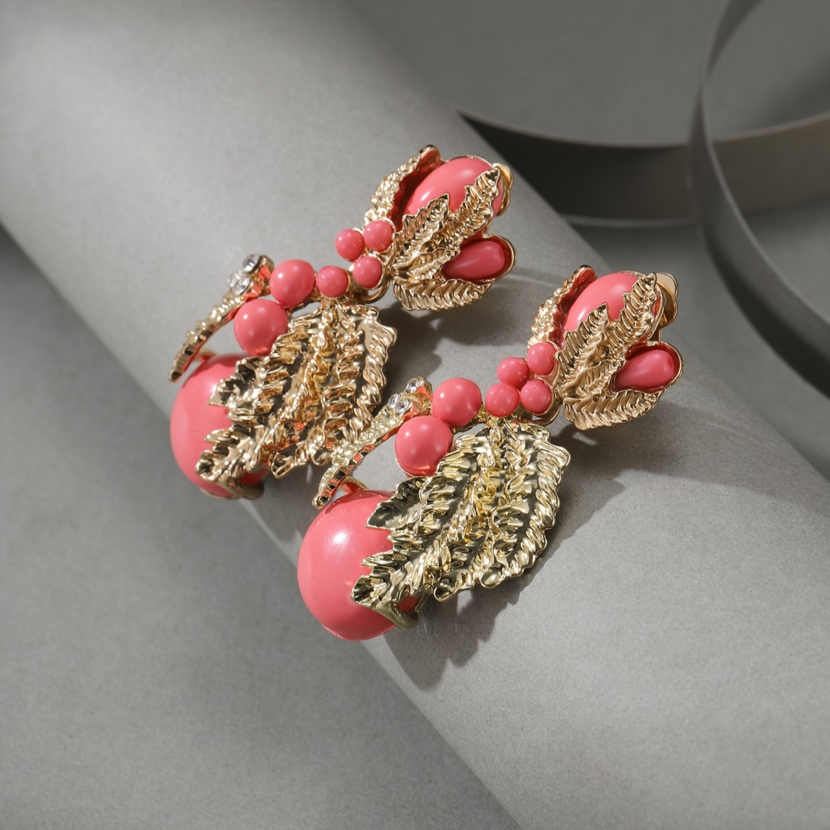 Vintage Elegant Sweet Resin Flower Ear Clips, A Pair
