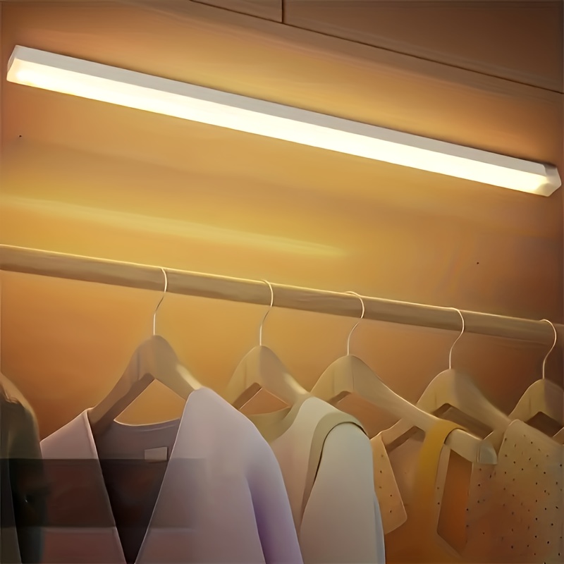 Universal - Eclairage de placard / armoire à LED 6 lumières de nuit  d'armoires lumières avec la base magnétique Capteur de mouvement LED  Éclairage, utilisé pour les étiquettes de cuisine vitrines blanches