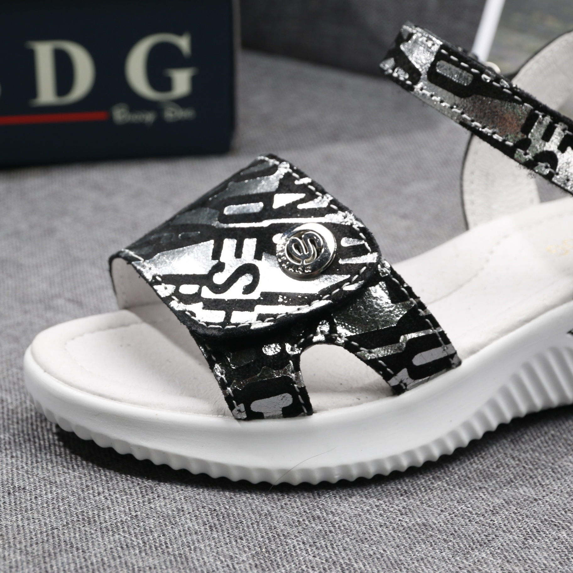 Kids discount platform sandals