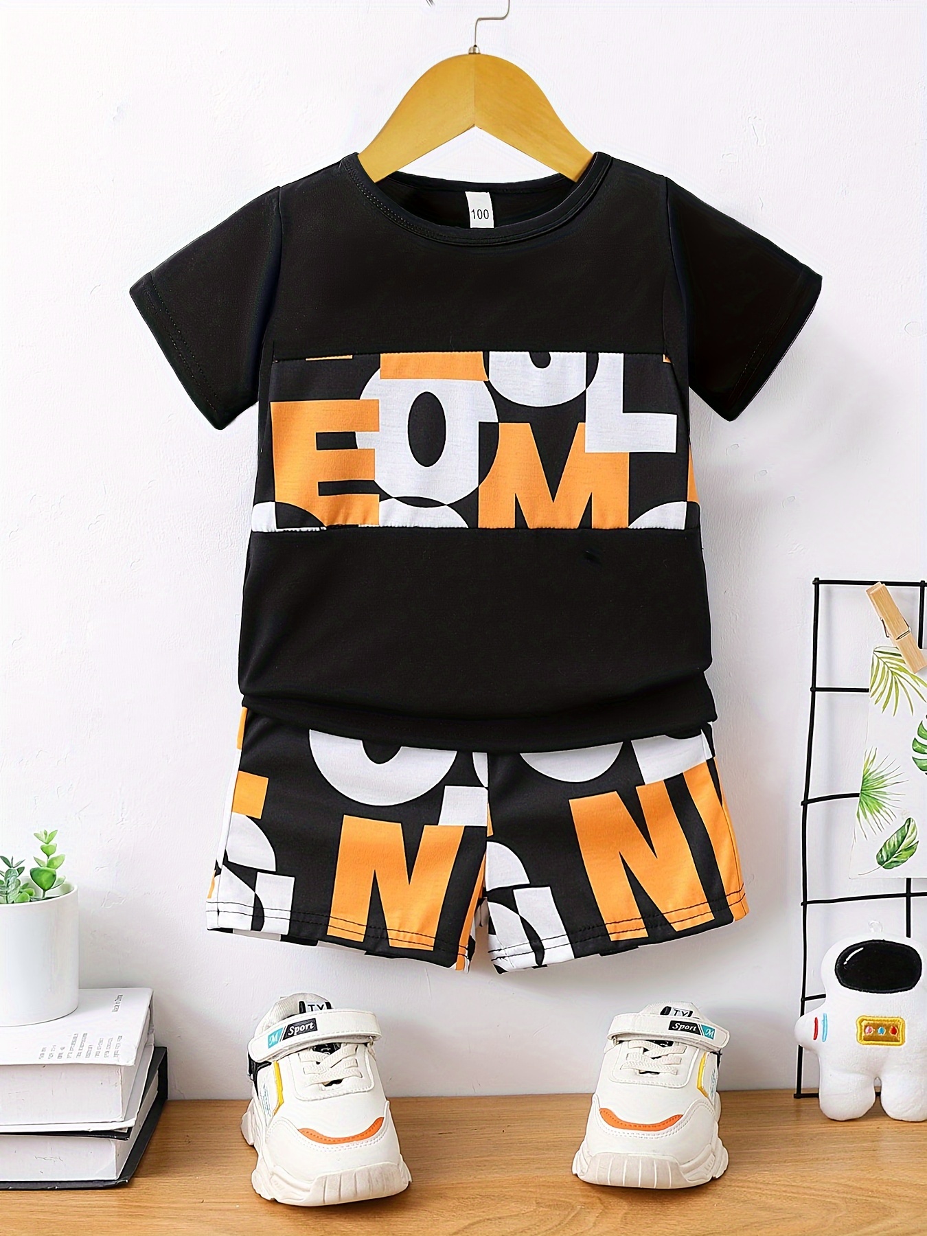 2pcs Toddler Boy Casual Colorblock Polo Shirt and Shorts Set