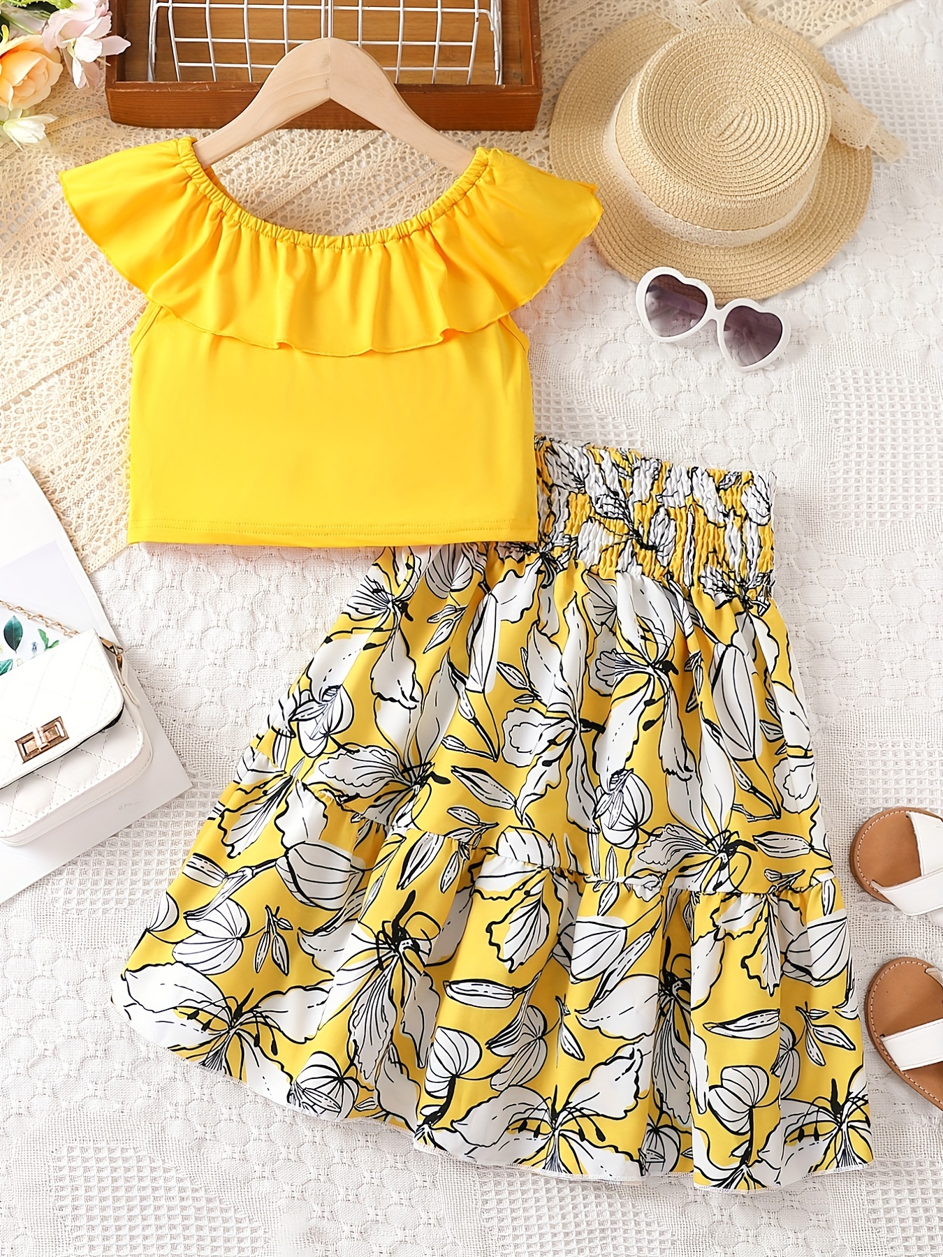 2pcs Baby Girl All Over Yellow Lemon Print Shirred Cami Top and Shorts Set