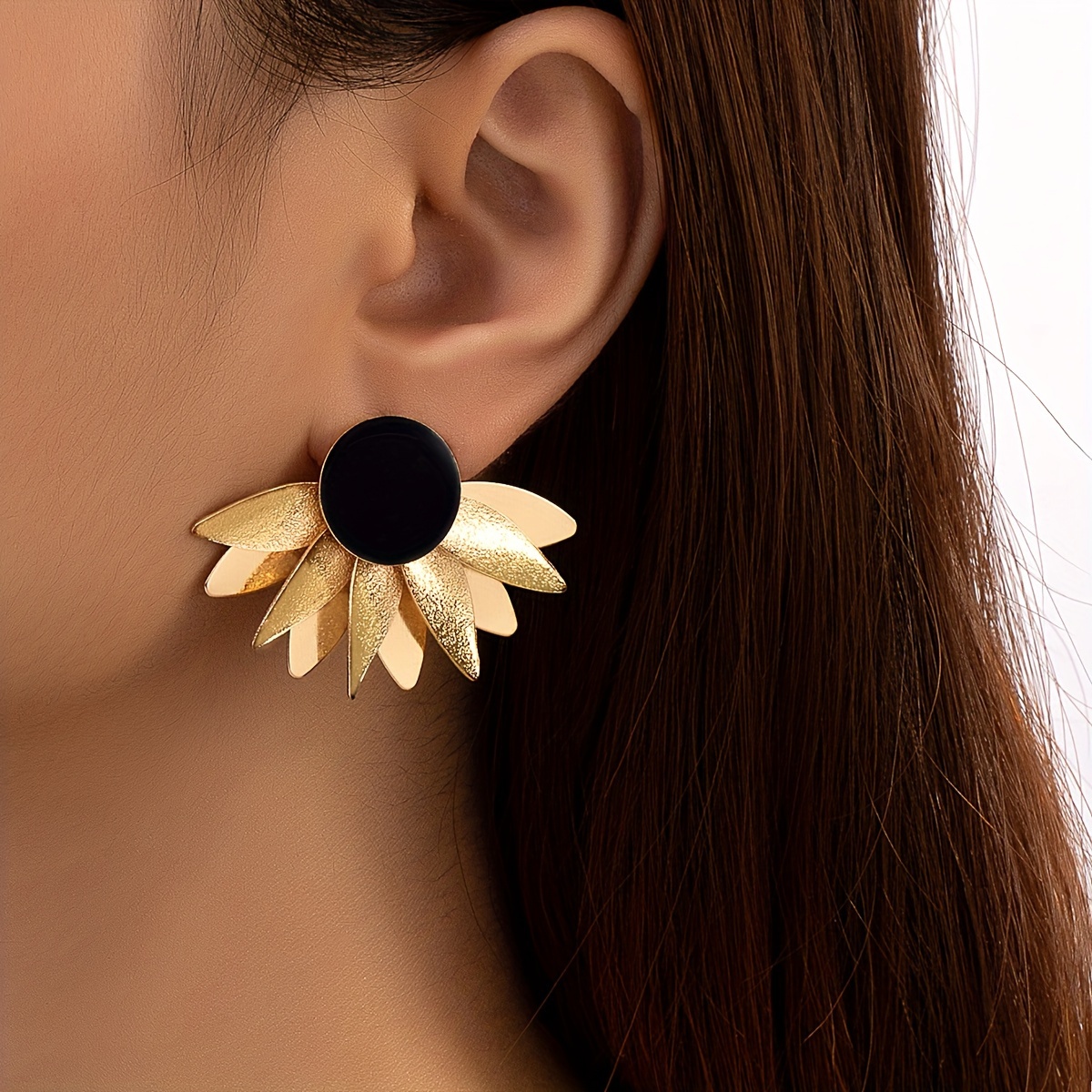 

Unique Round Piece With Leaf Fan Design Stud Earrings Iron Jewelry Bohemian Elegant Style Female Gift