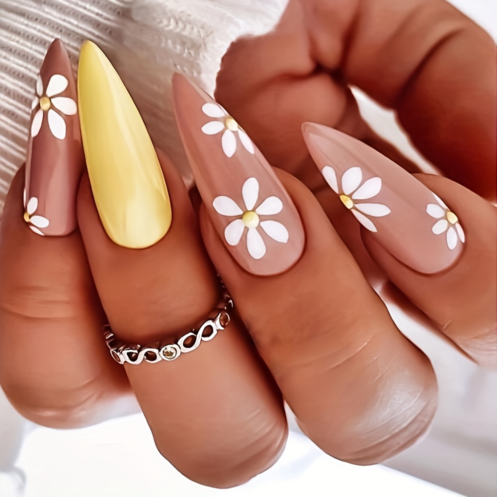 25 Floral Nail Designs That Are On-Trend for 2021