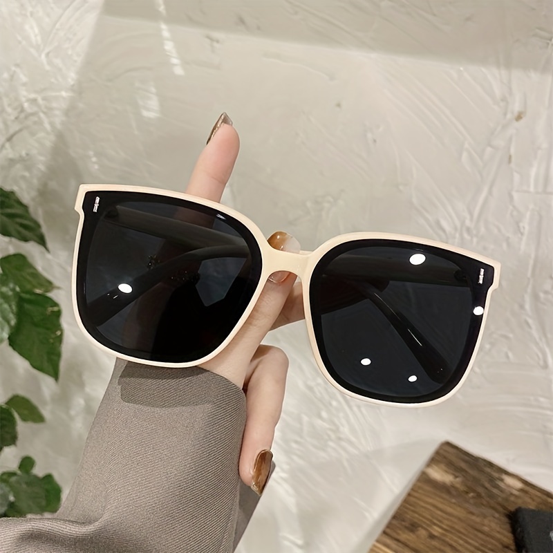 Square Rivet Decor Sunglasses Anti Glare UV400