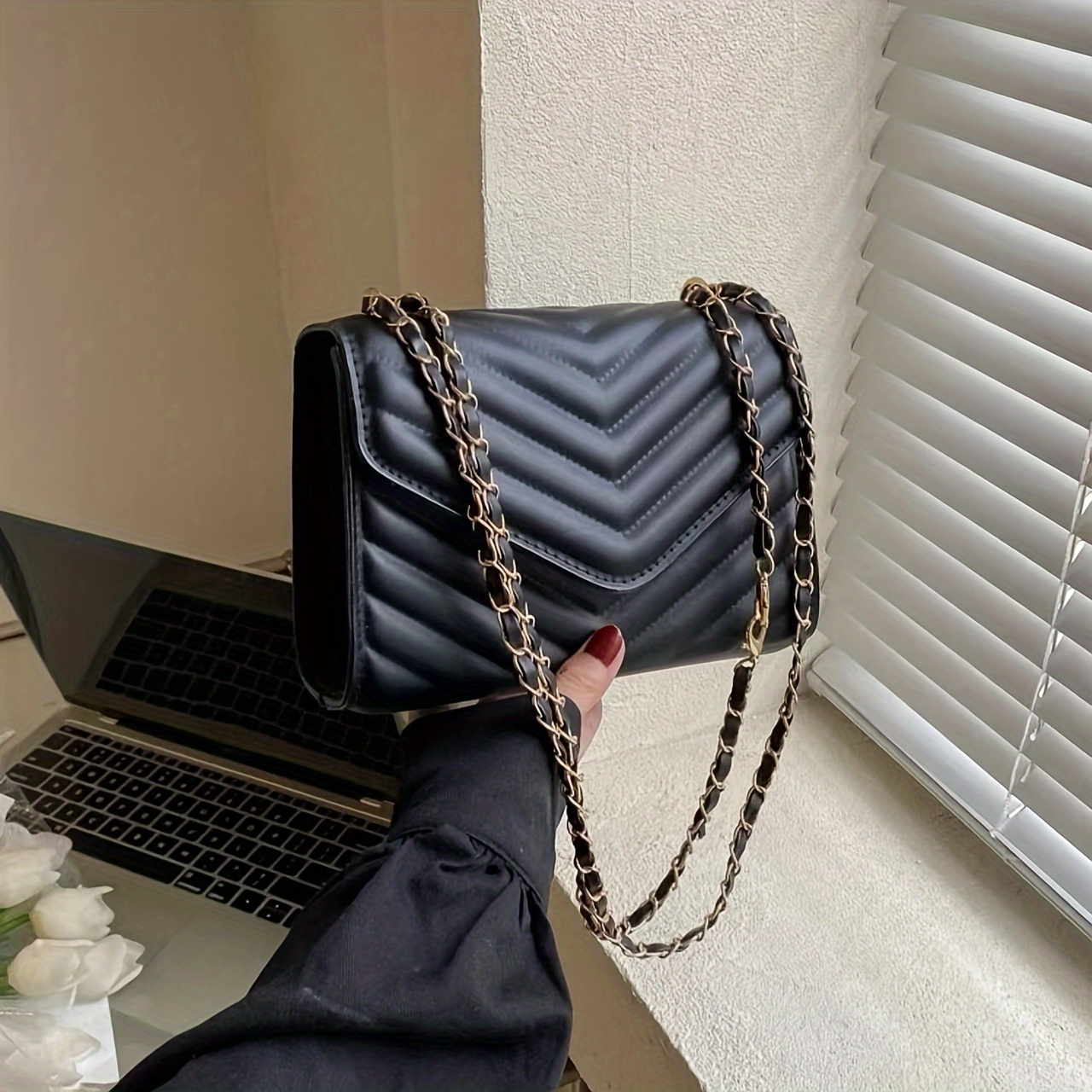 tas shoulder-bag Chanel Chevron Quilted Leather Covered CC Flap Bag