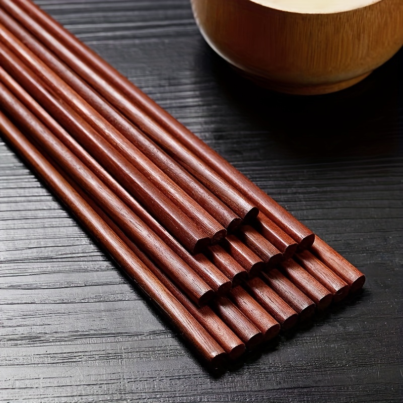 Los palillos japoneses originales de madera roja - 22.5 cm