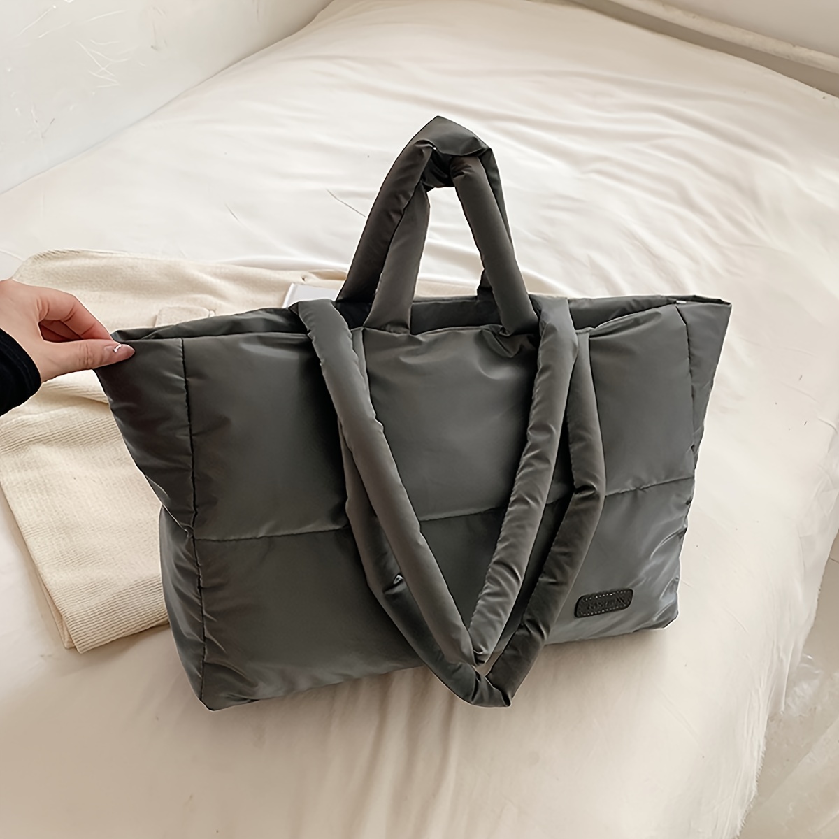 Bolso acolchado gris de gran capacidad para mujer