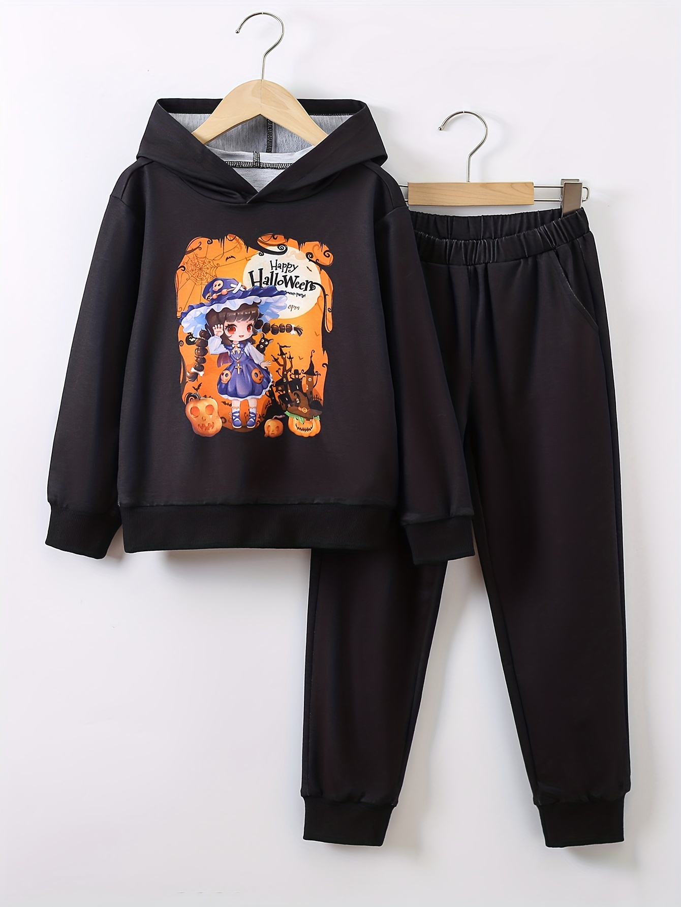 SHEIN Boys Japanese Letter And Figure Graphic Hoodie & Patch Detail  Sweatpants | SHEIN