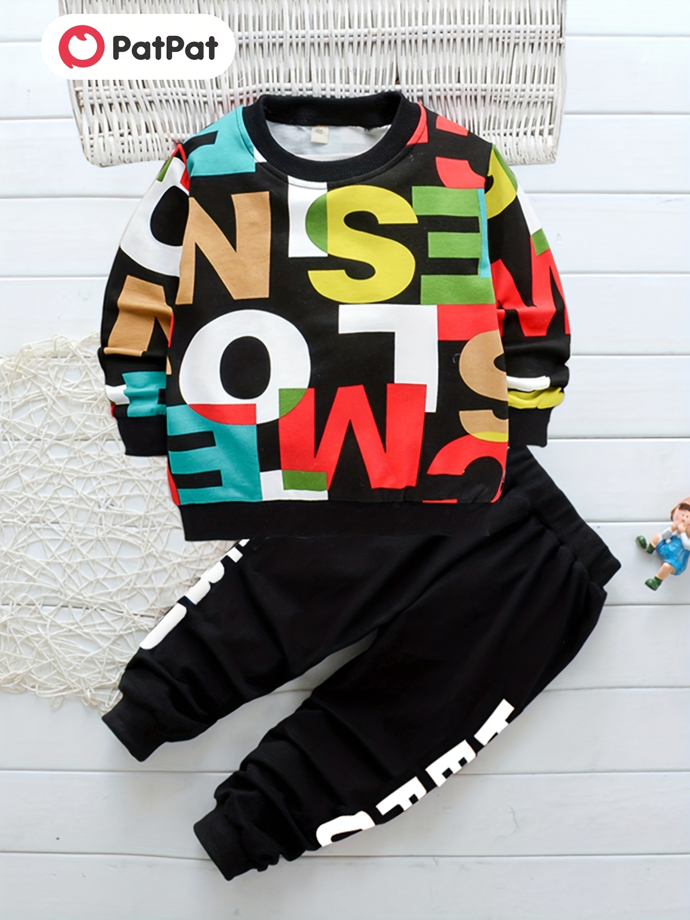 2pcs Toddler Boy Treddy Letter Print Colorblock Sweatshirt and Pocket Design Pants Set