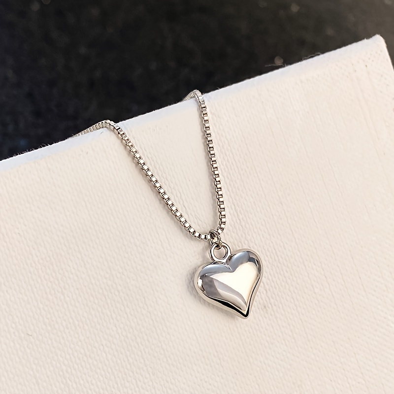 Image of Minimalist Metal Heart Pendant Necklace For Women's Birthday Anniversary Gift Fashionable Casual Attire