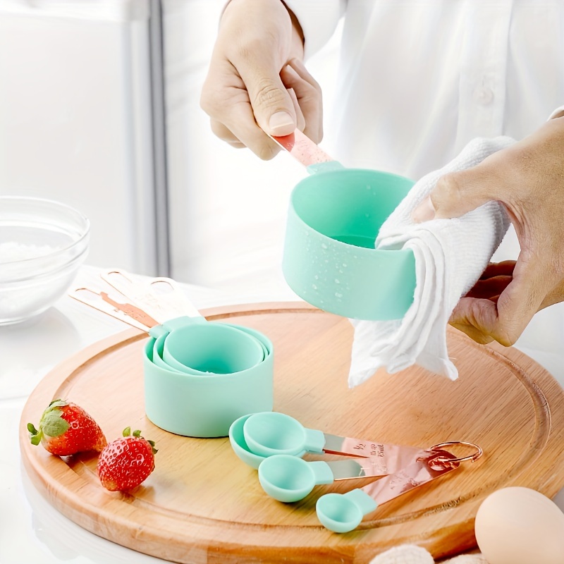  Tupperware Red Measuring Cups and Spoons: Home & Kitchen