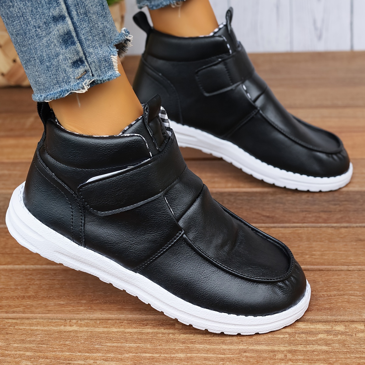 Flat short cheap black boots