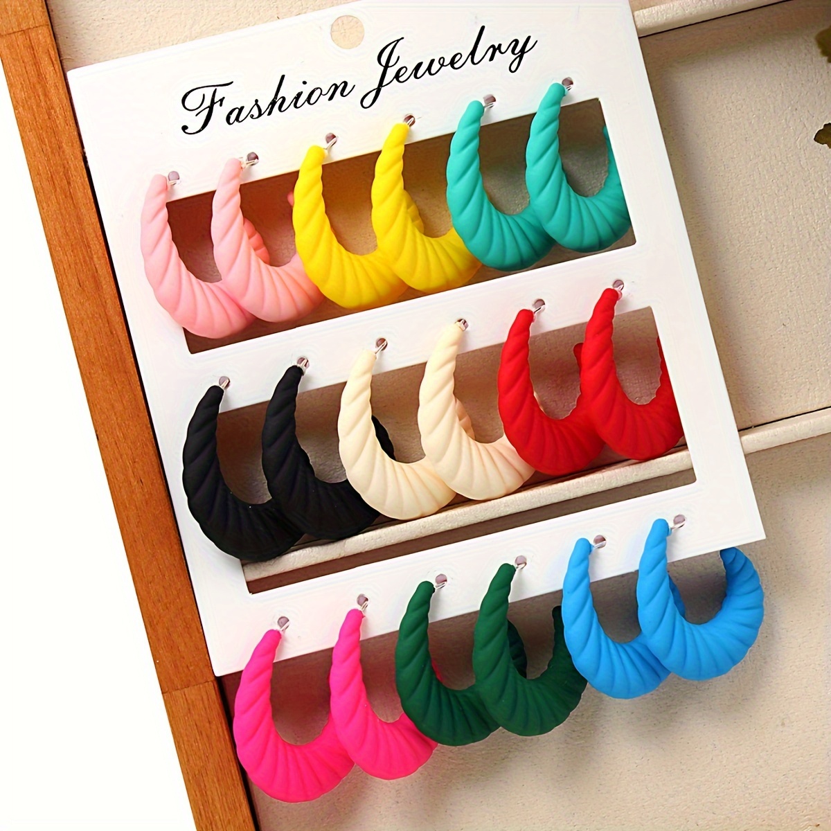 

9 Pairs Set Of Hoop Earrings Bamboo Conch Design Resin Jewelry Bohemian Elegant Style Candy Color Female Party Earrings