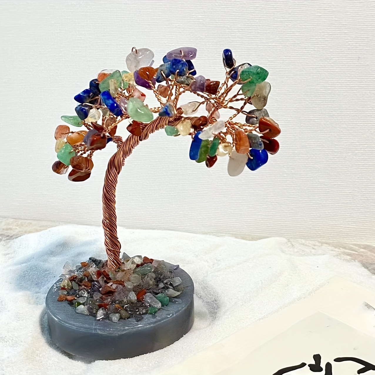 Pequeño árbol Artificial En Un Pote Con La Piedra Blanca De La Grava Para  La Decoración Interior Imagen de archivo - Imagen de cubo, moderno:  147023703