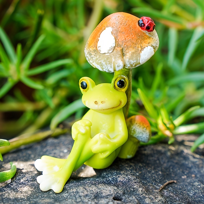 Two Frogs with Toadstool Garden Sculpture