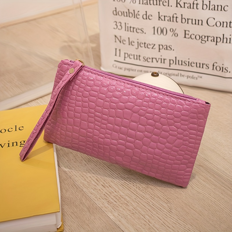 Luxury zipped wallet in alligator leather