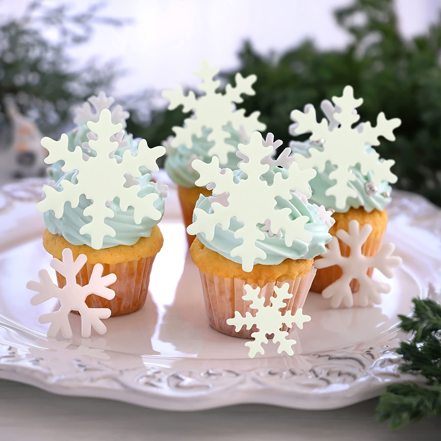 Edible snowflakes for cake decorating 50pcs Edible Snowflakes Cake Decor Cupcake  Toppers Winter Christmas Party Cake Decor 