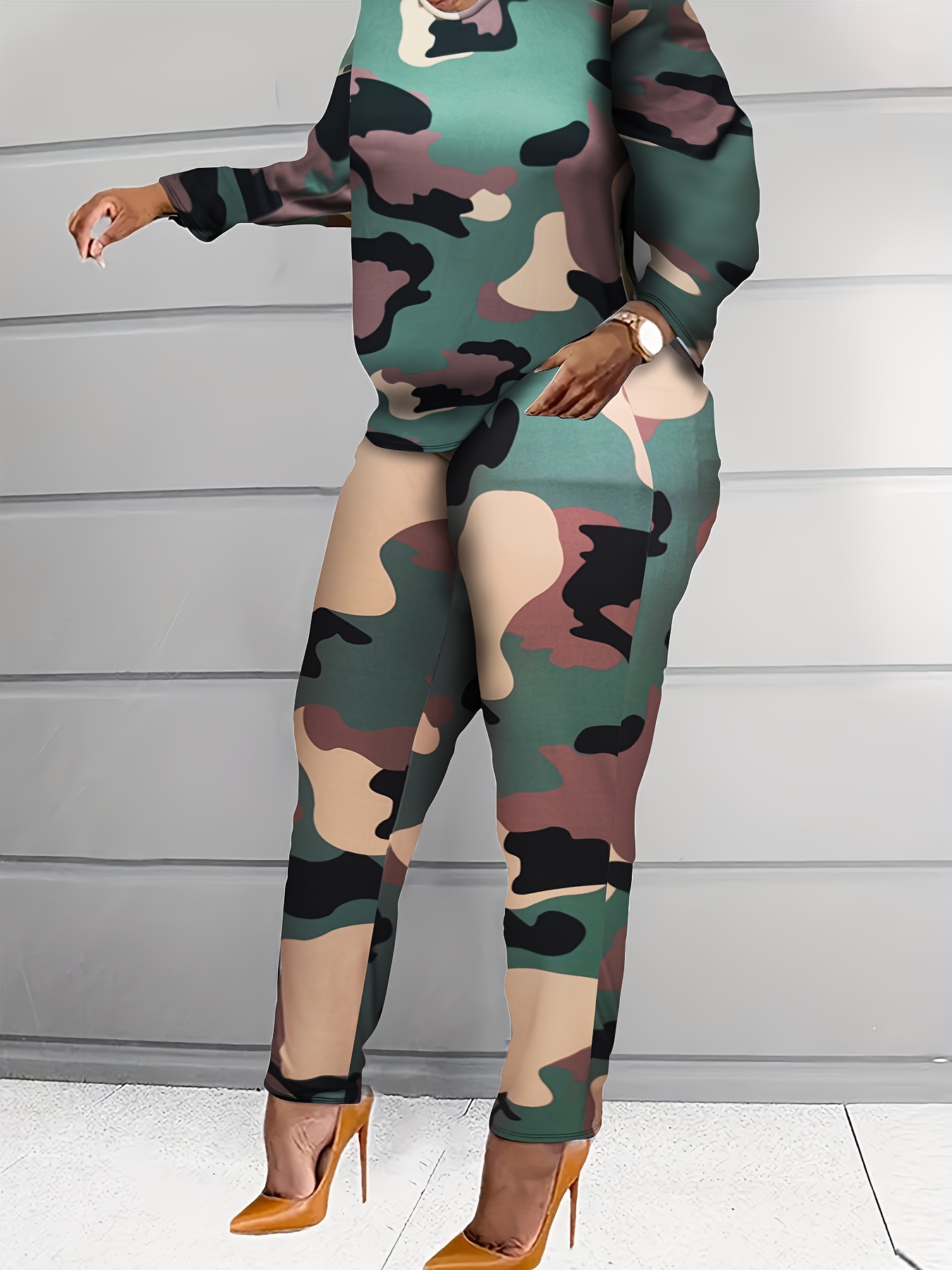 Plus size hot sale camo pants outfit